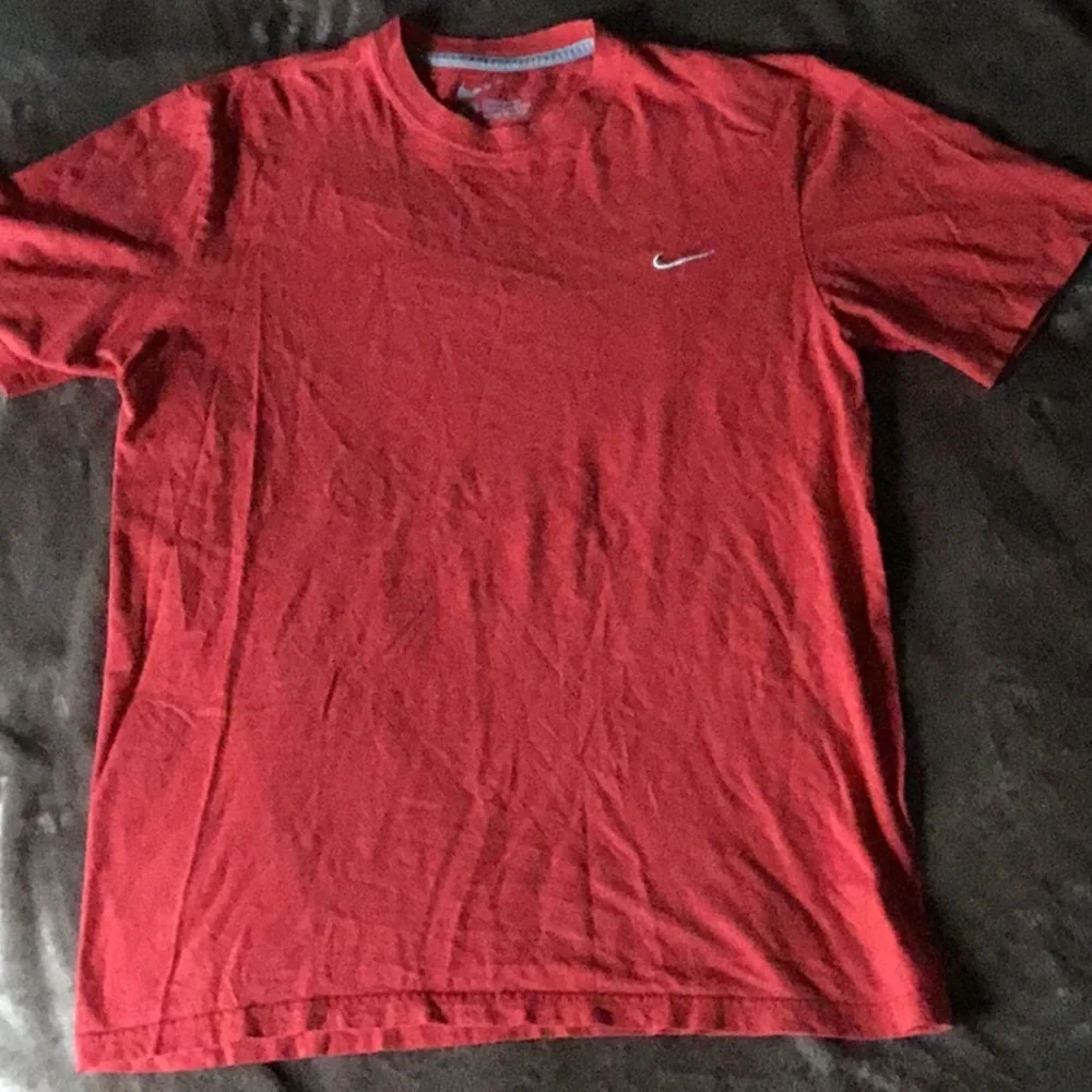 Nike Y2K Swish Red Tee Cotton Size M